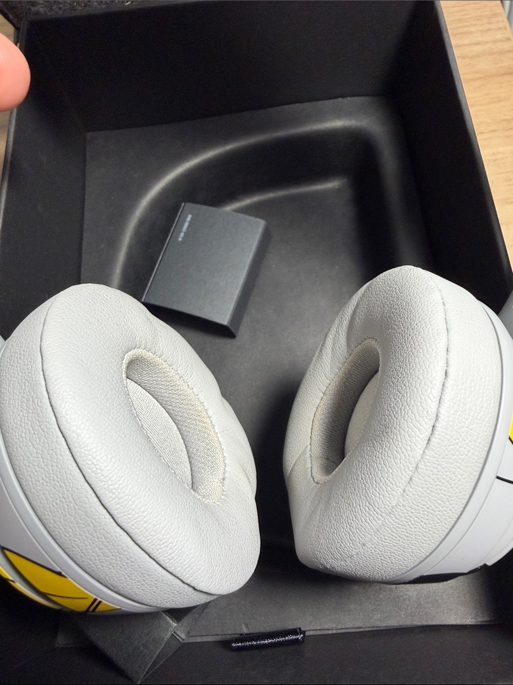 Beats Solo3 Wireless Mickey 90th Anniversary Headphones - Gray/Red/Yellow - Picture 8 of 12
